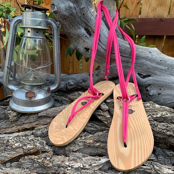 sunsmiles Shoes - Sunsmiles Wood Grain Print Gladiator Sandals.